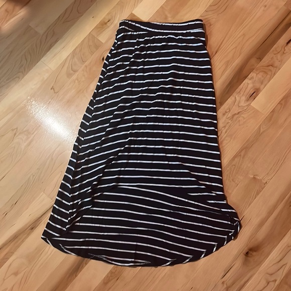 Skirt - Picture 1 of 2